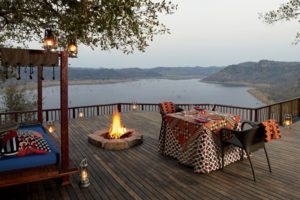 singita-pamushana-dining-on-deck